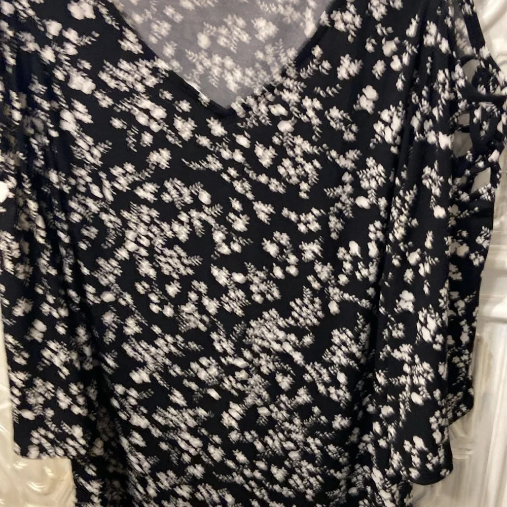 Vince camuto elegant top